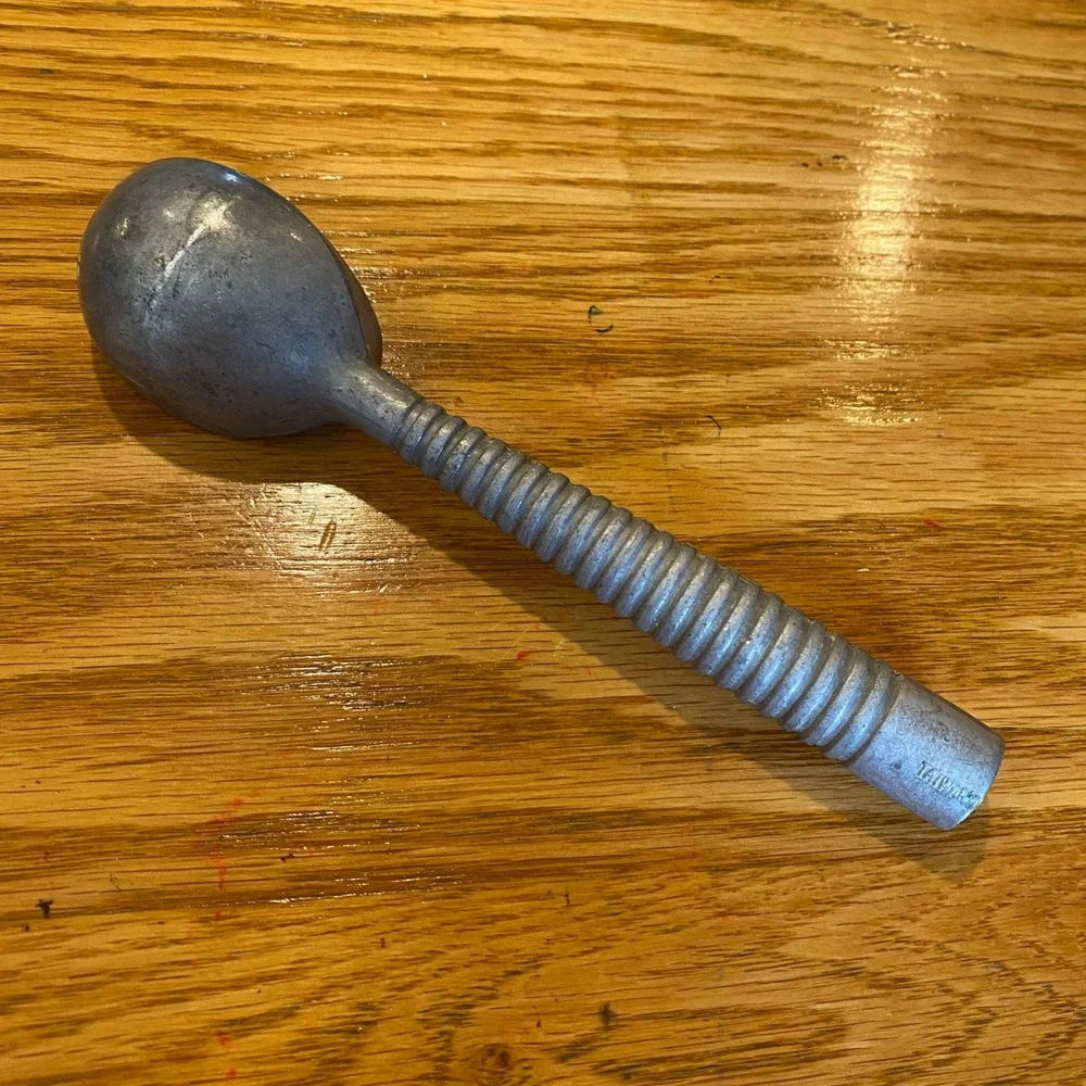 Vintage Cast Aluminum Ice Cream Scoop Ribbed Spiral‎ Handle Silver Metal